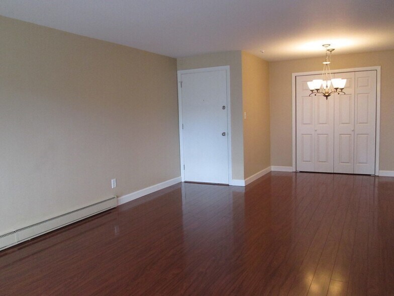 Building Photo - 53 Melrose St