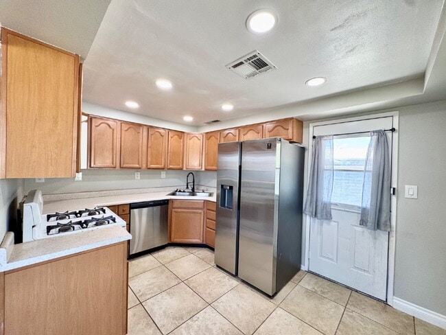 Building Photo - Adorable 3BD Vintage Henderson home for rent! MOVE IN SPECIAL - 1 month free!