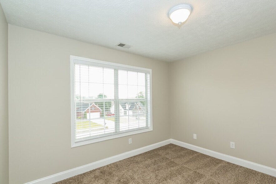Building Photo - 370 Whitney Ln