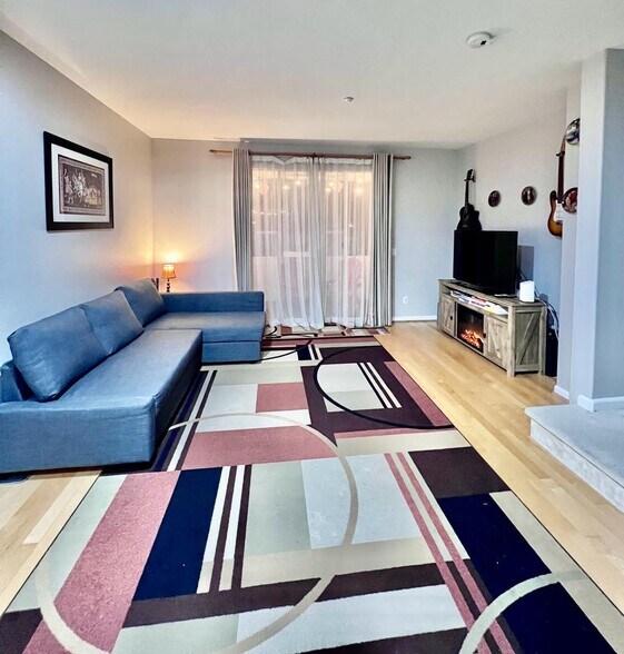 Building Photo - 2622 Baton Rouge Dr