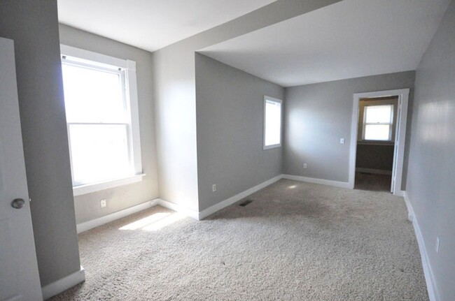 Building Photo - 495-497 S. Lazelle Street
