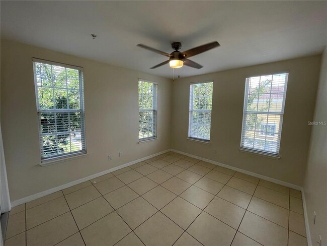 Building Photo - 1020 Siena Park Blvd W