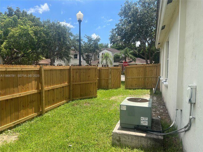 Building Photo - 4287 NE 9th St