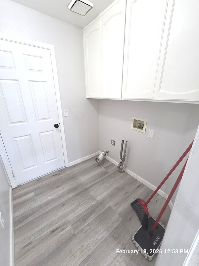 Building Photo - Beautiful 3 Bedroom 2 bath Home Across from La Joya Middle School