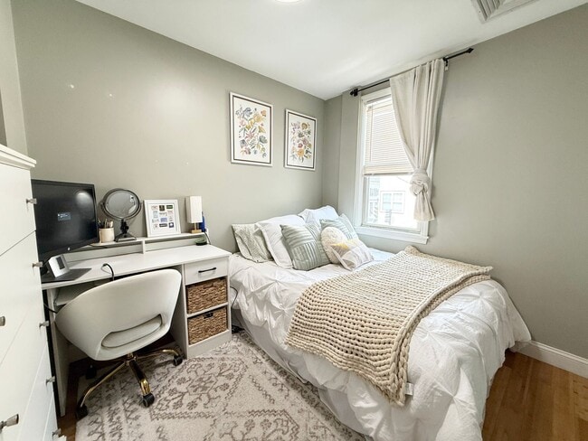 Building Photo - South Boston 4bed / 2bath available 9/1/2026