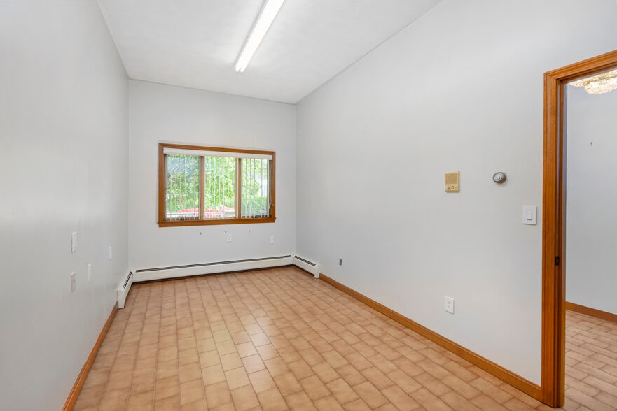 Building Photo - 216 Forest St