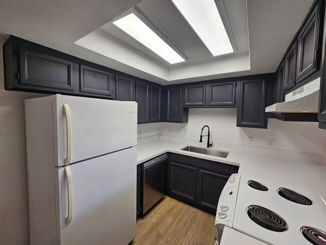 Building Photo - 1 Bedroom Condo - Old Town Scottsdale/ASU ...
