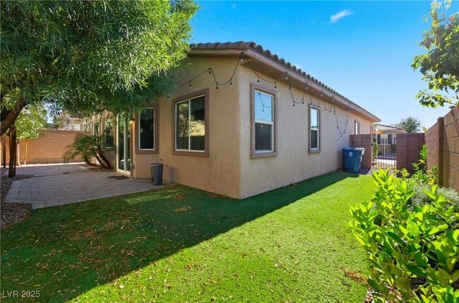 Building Photo - 692 Nathanial Ct