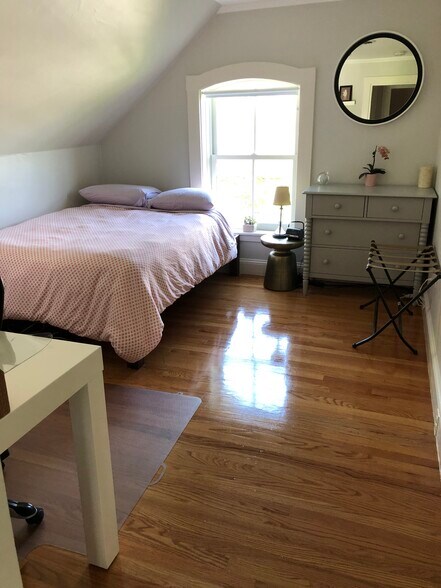 Building Photo - 105 Chestnut St