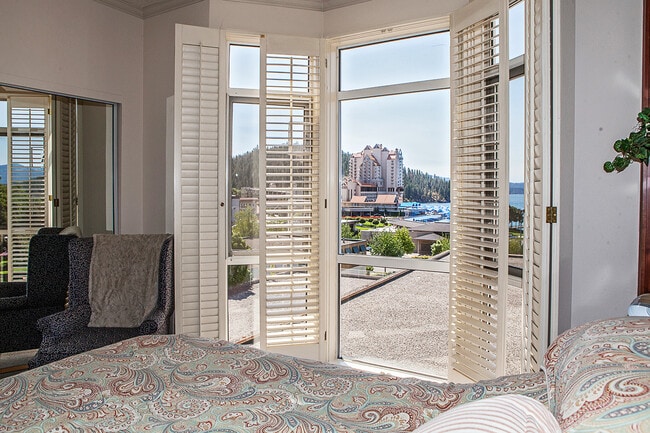 Building Photo - 301 N 1st St