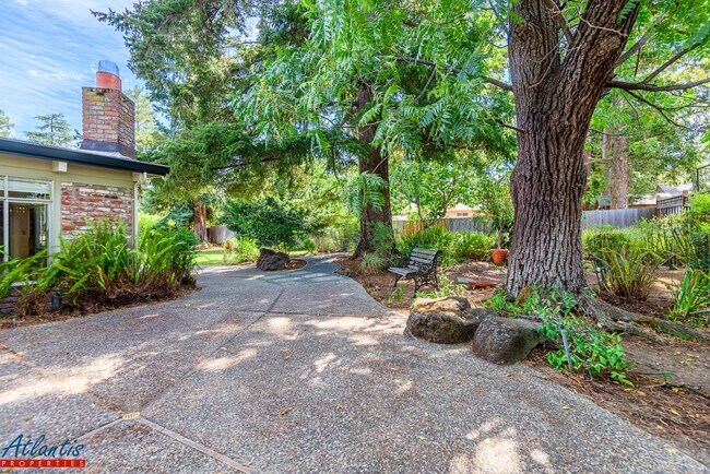 Building Photo - Lovely Los Altos Home | Desirable Location