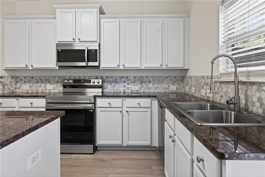 Building Photo - 1805 Liberty Pkwy NW