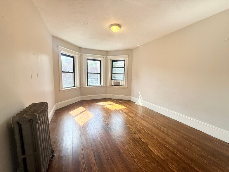 Building Photo - 1855 Beacon St