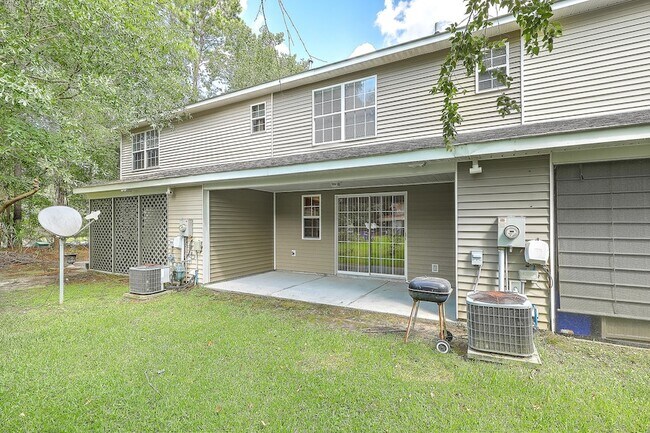 Building Photo - 8074 Shadow Oak Dr