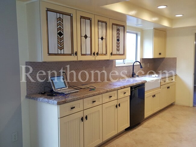 Building Photo - 9929 Via De Oro