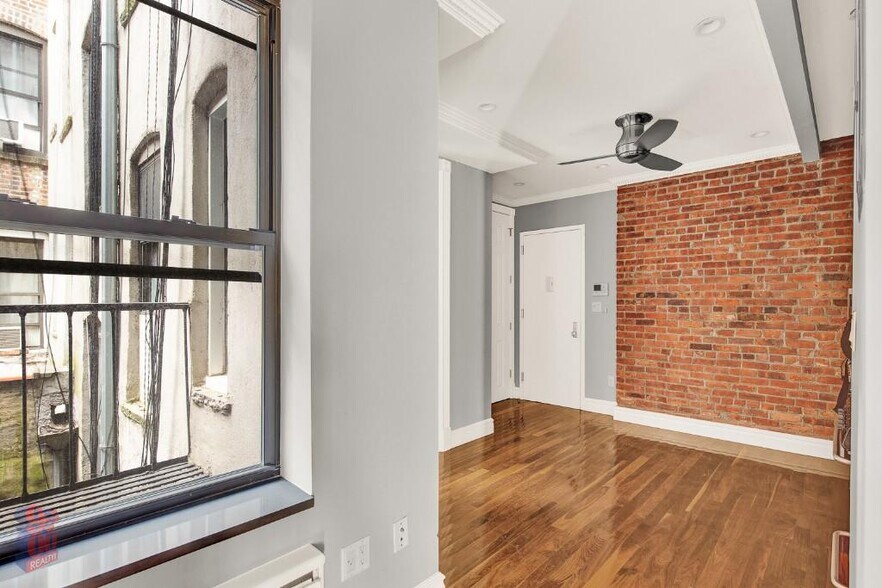 Building Photo - 1590 Lexington Ave