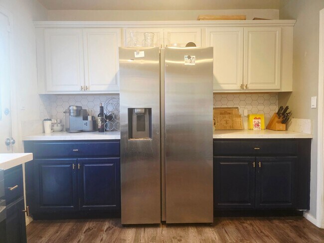 Building Photo - $5,500 - Beautiful 3BR/2BA Home on ? Acre ...