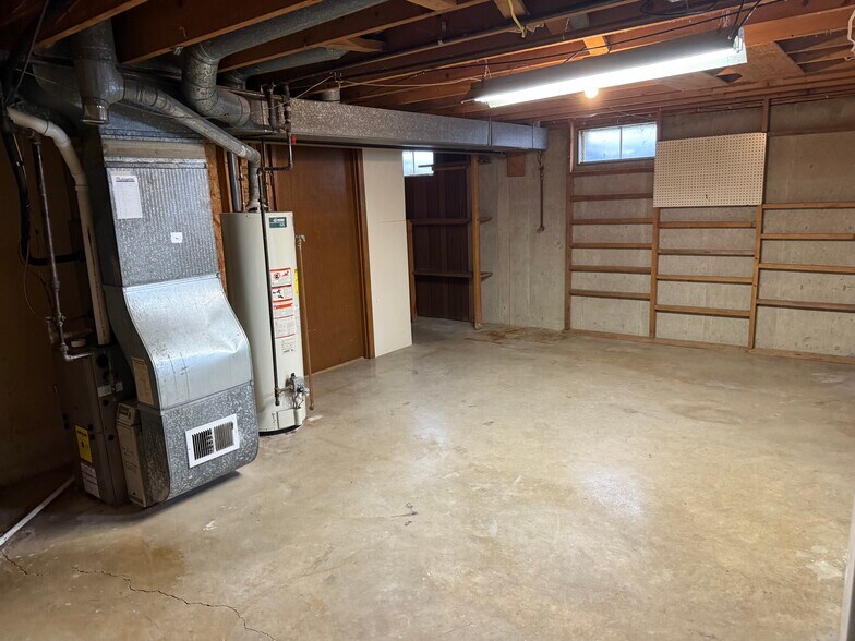 Building Photo - 2225 Yount St