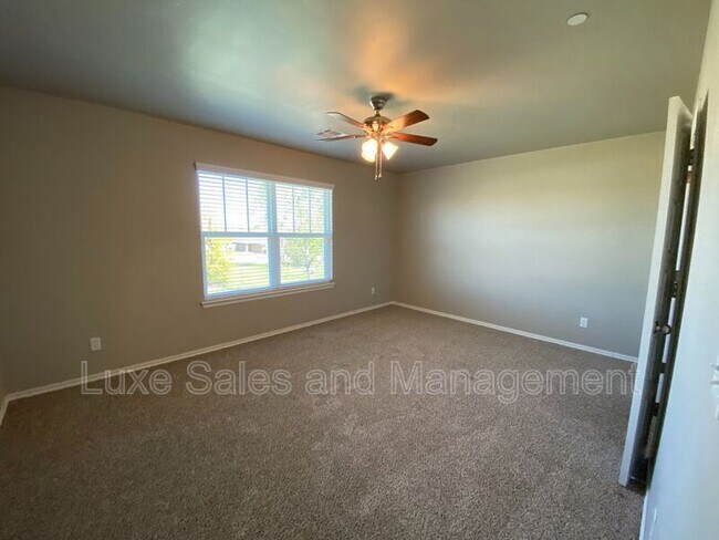 Building Photo - 749 SW 14th St