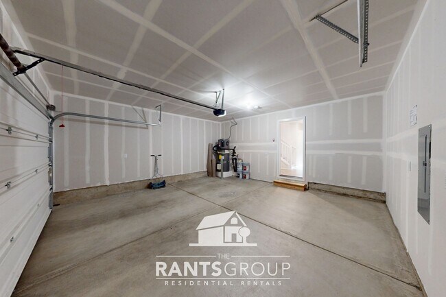 Building Photo - Great Location! Easy JBLM Commute!