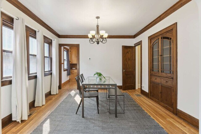 Building Photo - Charming 3-Bed Duplex in Vibrant Minneapolis Neighborhood