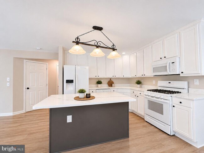 Building Photo - 14047 Sable Ct