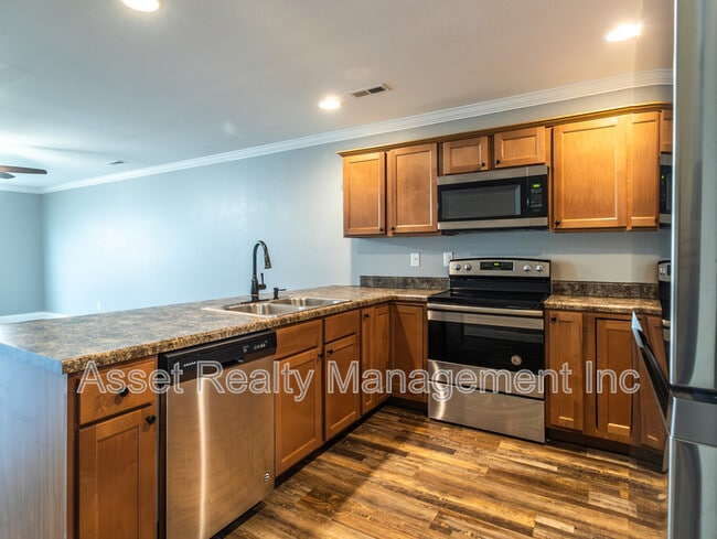 Building Photo - 926 Warrior Hill Dr