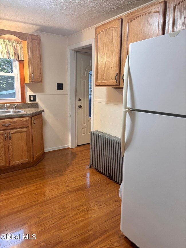 Building Photo - 23 Lakeview Ave