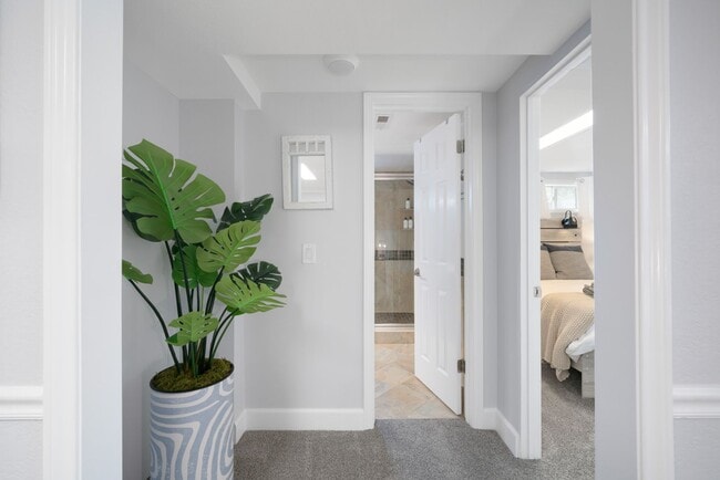 Building Photo - Golden Duplex > Unit is fully furnished feels like NEW!