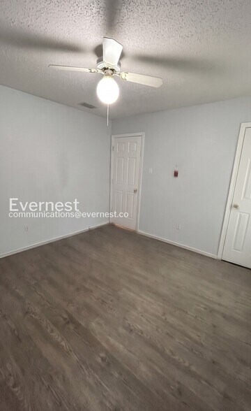 Building Photo - 24 Wagon Wheel Ct