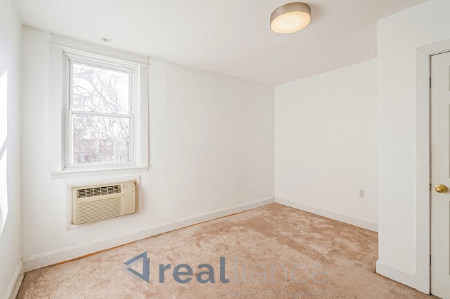 Building Photo - 1020 Fairmont St NW