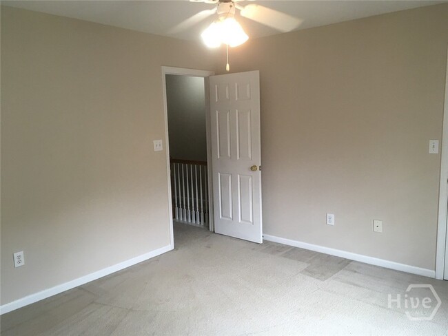 Building Photo - 220 Logmont Trace