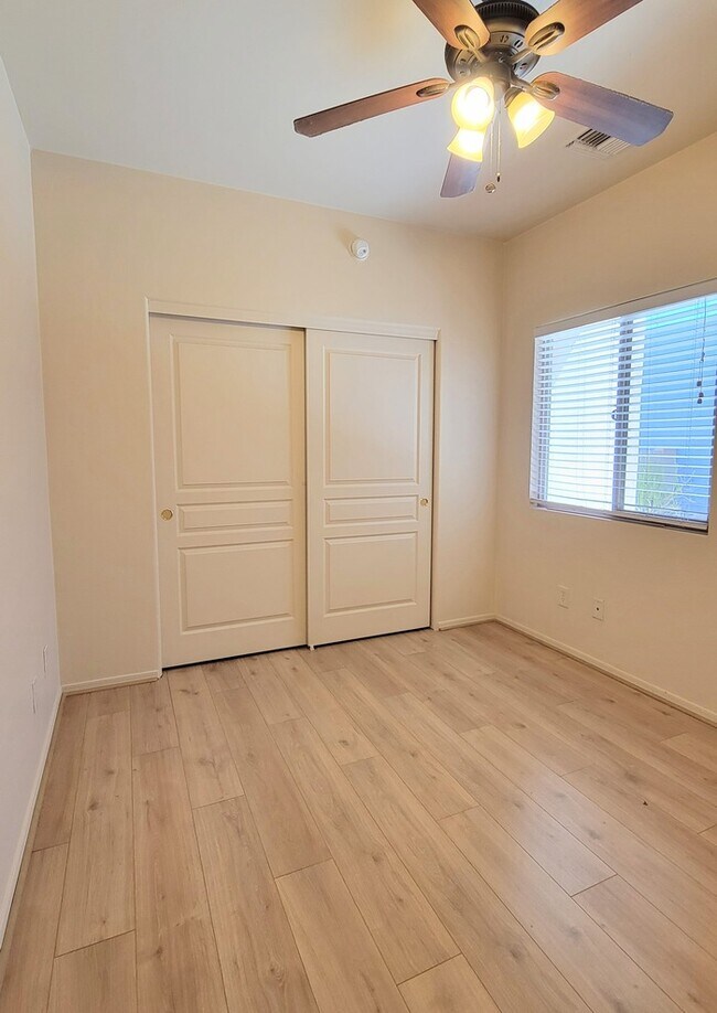 Building Photo - Pet friendly Civano home