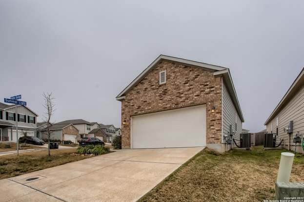 Building Photo - 4950 Hallies Gdn