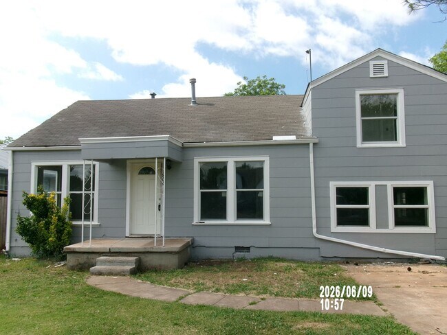 Building Photo - 1804 NW Columbia Ave