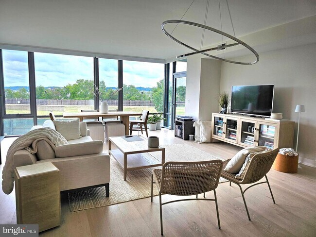 Living room - 1201 N Royal St