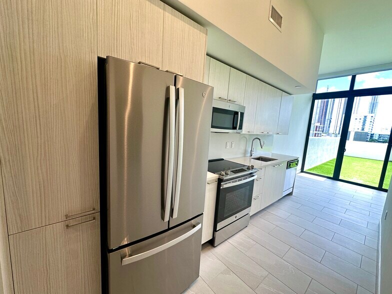 Building Photo - 1936 NW 2nd Ct