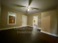 Building Photo - 636 W 72nd St