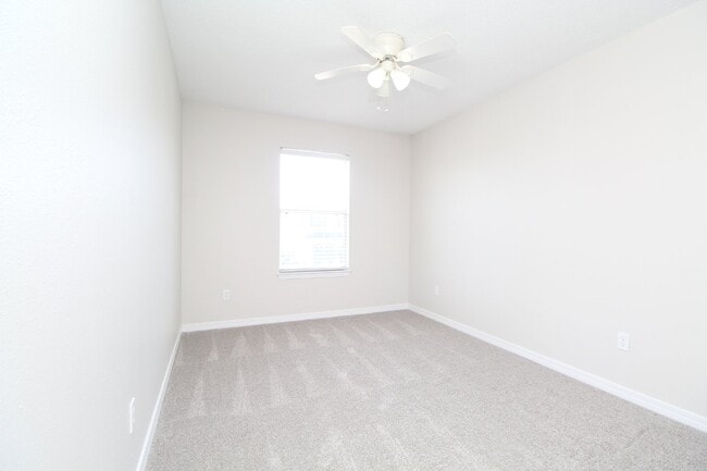 Building Photo - West Pensacola 4-Bedroom Home with Bonus R...