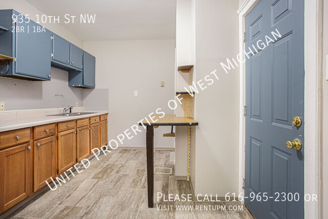 Building Photo - Available Now | 2 Bedroom 1 Bathroom Duple...