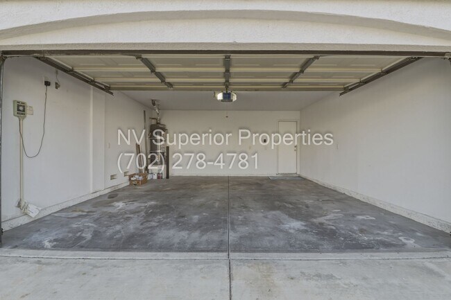 Building Photo - SE!!! 4 Bedrooms!! Master Downstairs!! No Carpet!! Synthetic Grass front and back!!