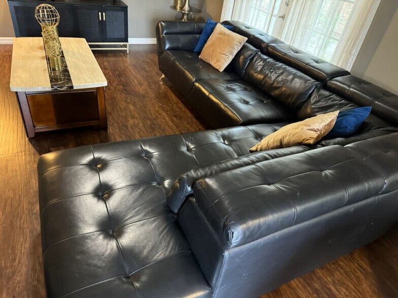 Building Photo - 8996 Silver Pl