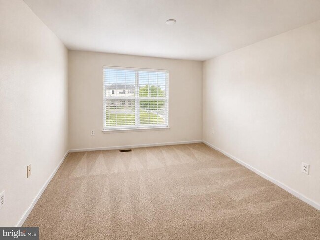 Building Photo - 6076 Wicker Ln