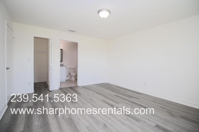 Building Photo - 4142 NE 20th Pl