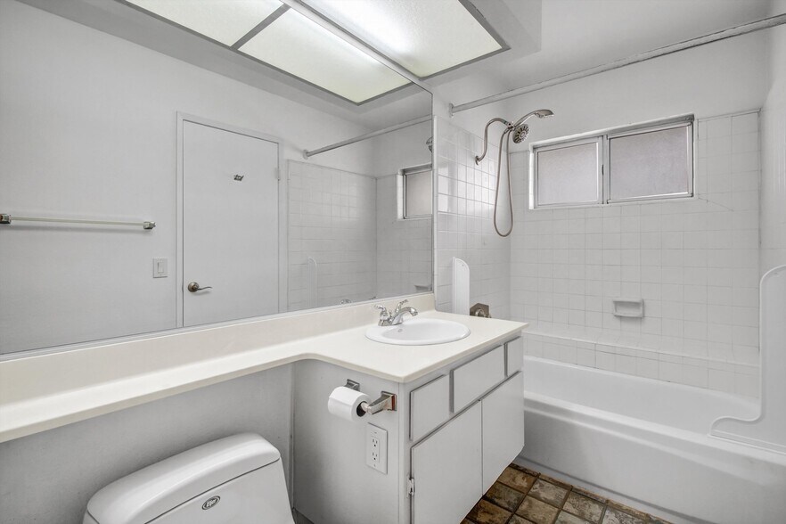 Building Photo - 23930 Arroyo Park Dr