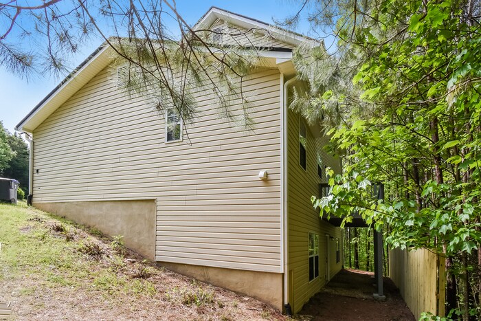 Building Photo - 113 Whispering Ct