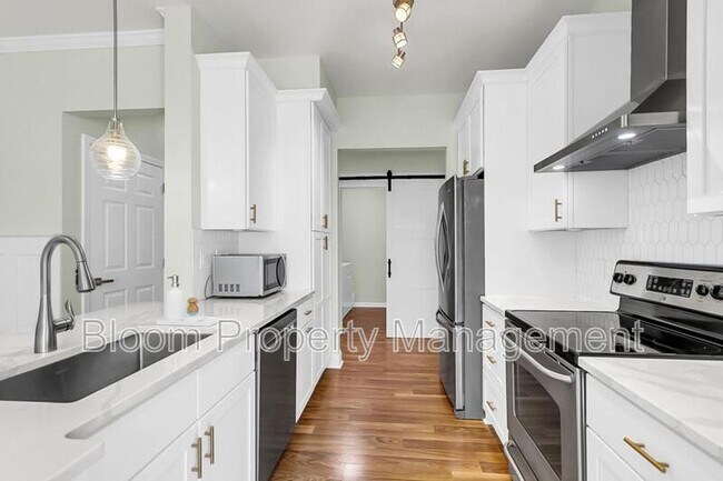 Building Photo - 1225 Blakeway St