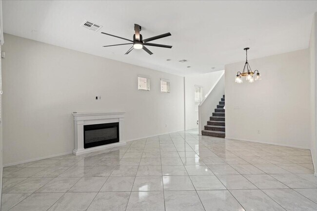 Building Photo - Gorgeous 3 Bed 2.5 Bath Home with Modern Feel