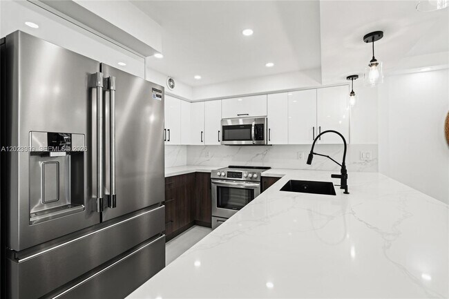 Building Photo - 5701 Collins Ave