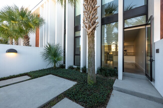 Building Photo - 154 2nd St SW